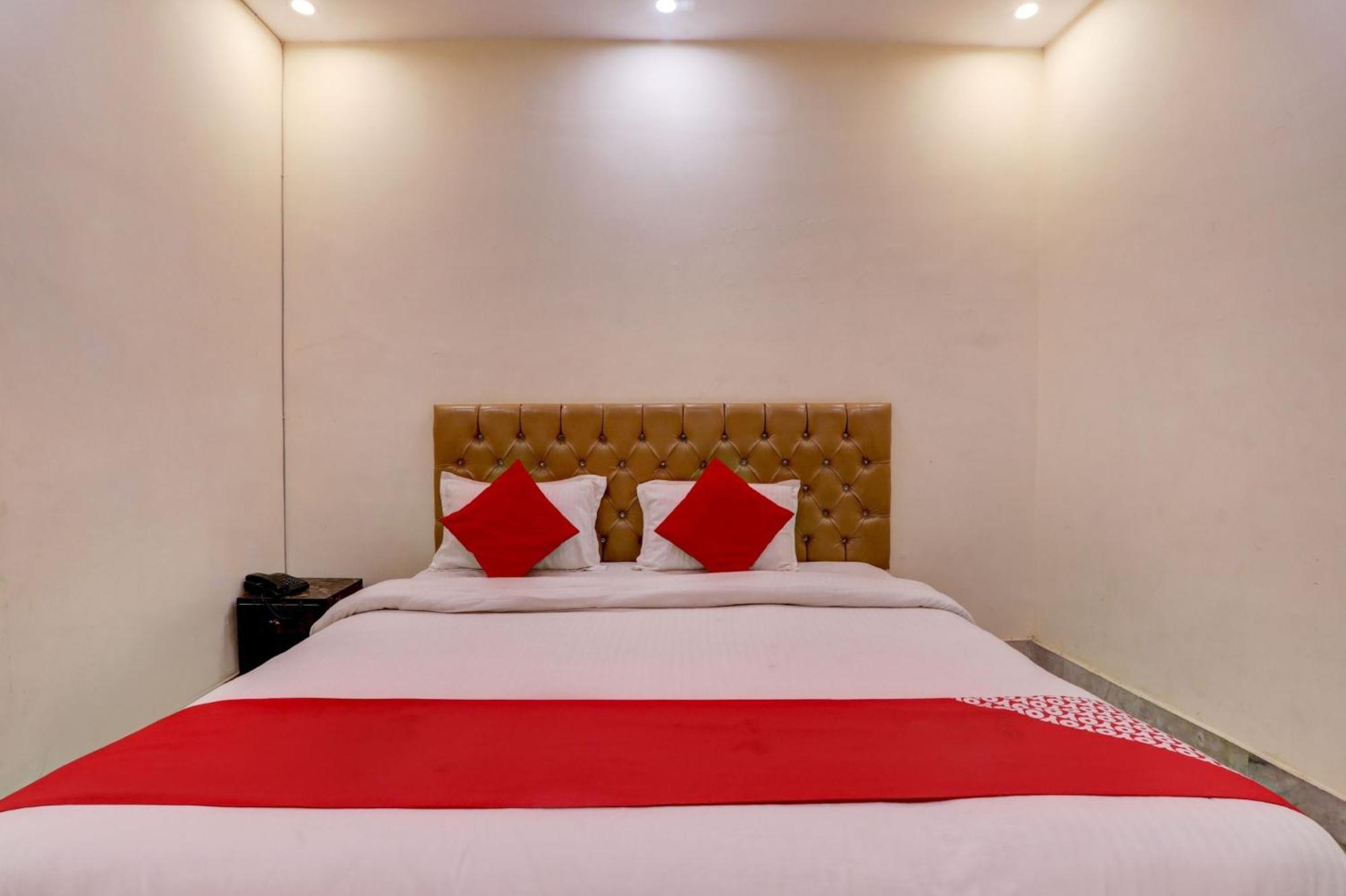 Hotel O Moon Palace Near Sahara Ganj Mall Лакхнау Екстер'єр фото